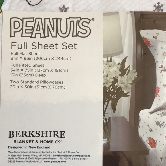 Snoopy Collectible Berkshire Peanuts Holiday Season Full Sized Sheet Set - Picture 10 of 12